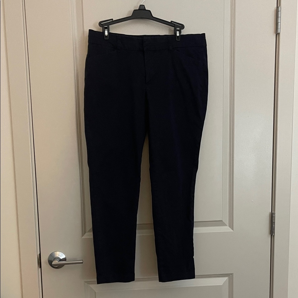 GAP Khakis Slim City La Coupe Urbaine Etrote Women's Navy Capris